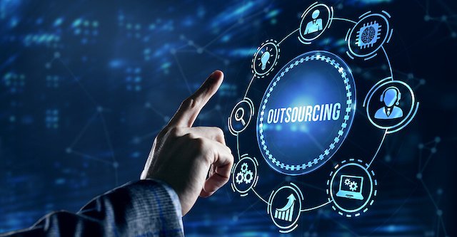 Top 10 Reasons Enterprises MUST Outsource the IT Helpdesk